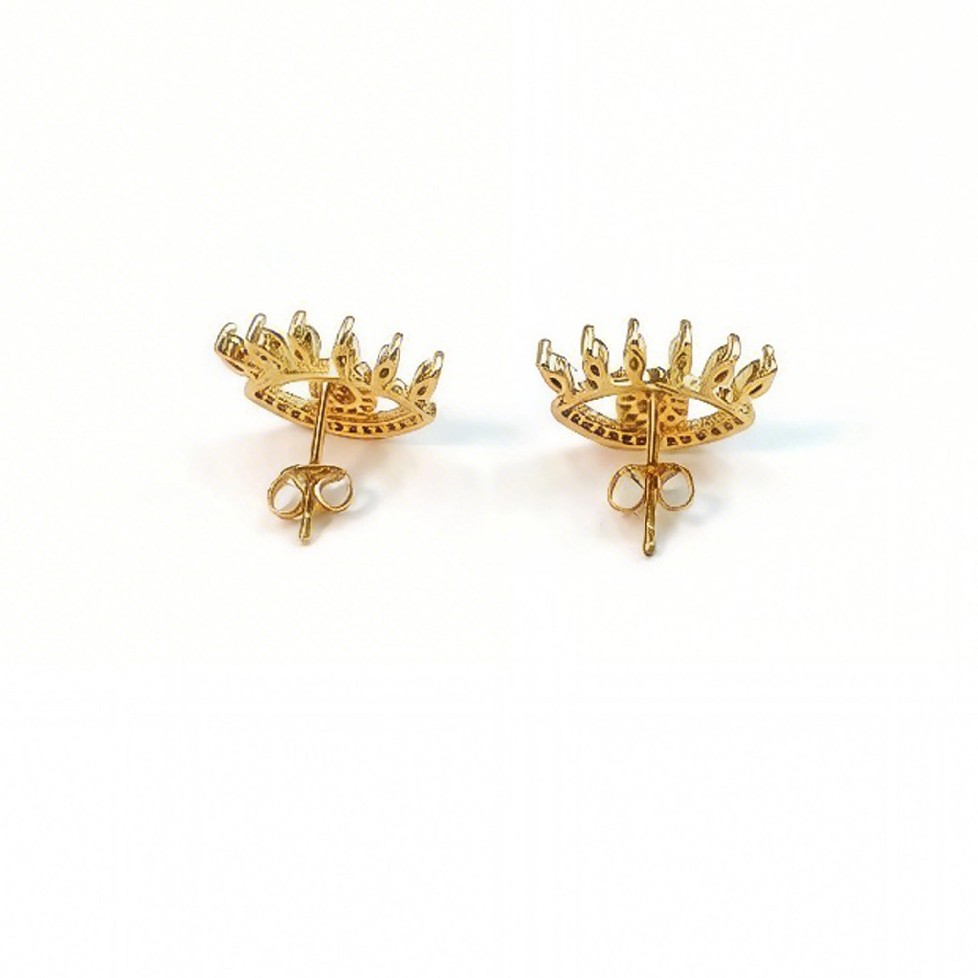 Eyeglasses and earrings Secondary image